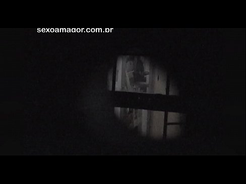 ❤️ ブロンドが空洞のレンガの後ろに隠れた近所の盗撮犯に密かにビデオ撮影される ❤❌ ポルノvk ❌️❤